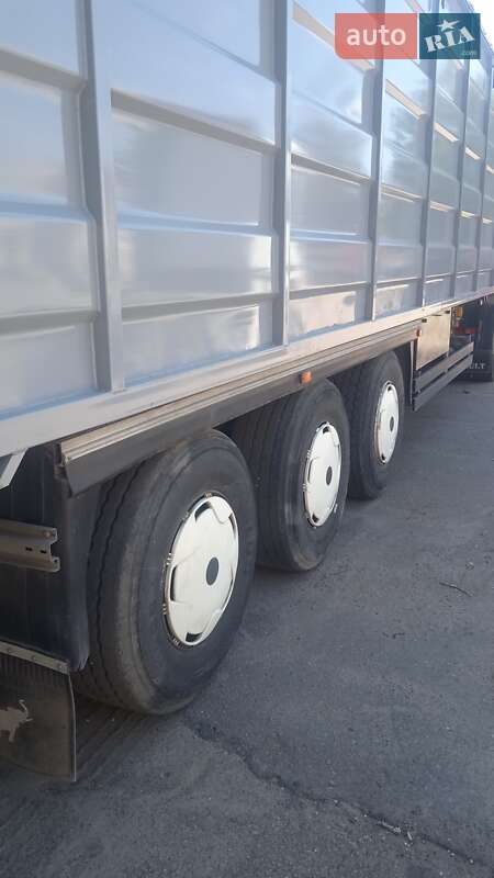 Зерновоз - напівпричіп Schmitz Cargobull SPR 24 2005 в Первомайську