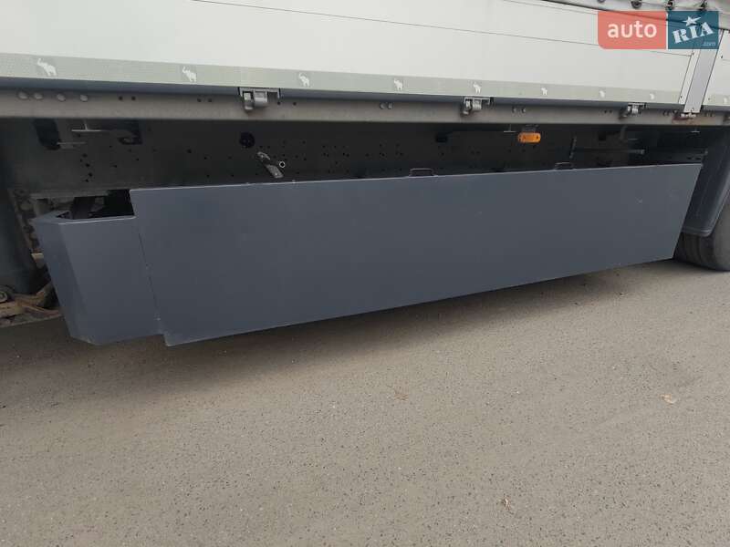 Бортовий напівпричіп Schmitz Cargobull SPR 24 2013 в Києві