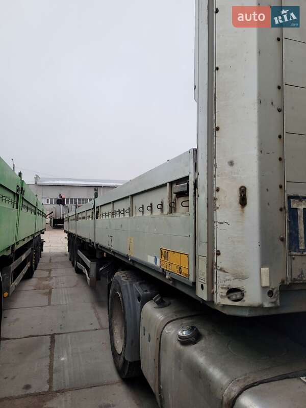 Бортовий напівпричіп Schmitz S-01 2000 в 