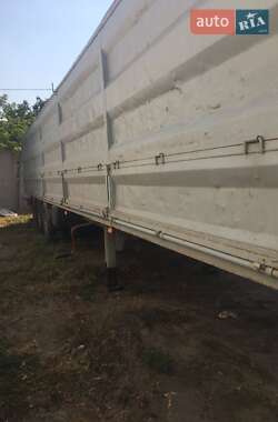 Бортовой полуприцеп Schmitz S-01 2004 в 
