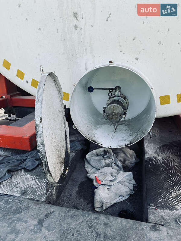 Цистерна напівпричіп Schmitz SCS 24 2005 в Києві