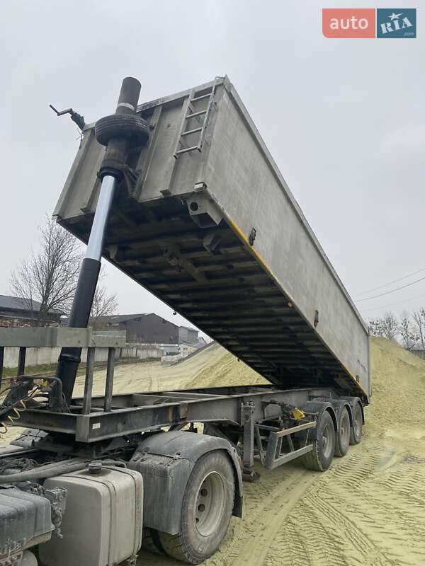 Самоскид напівпричіп Schmitz SKI 24 1996 в Львові