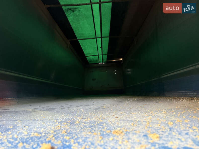 Зерновоз - напівпричіп Schmitz SKI 24 2012 в Чернівцях