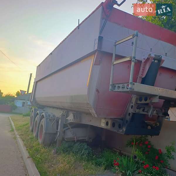 Самоскид напівпричіп Schmitz SKI 24 2007 в Гайвороні