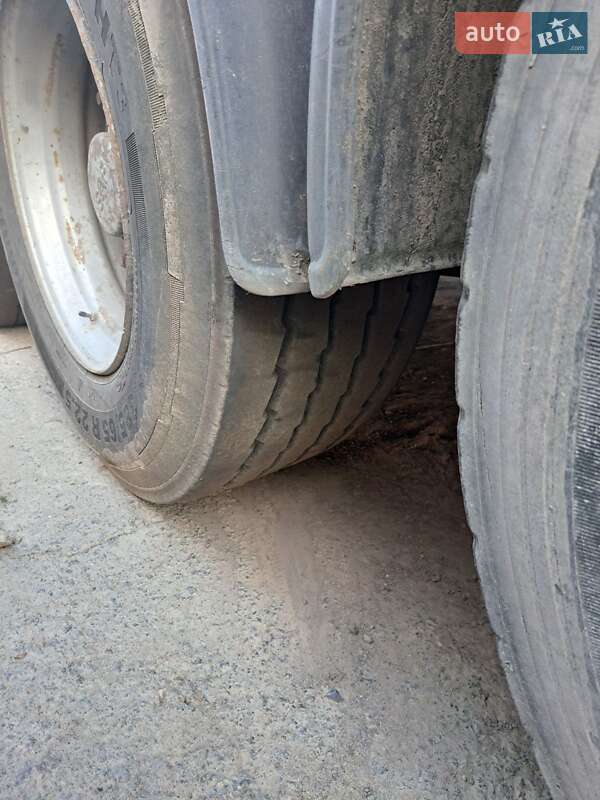 Бортовой полуприцеп Schmitz SPR 24L 1992 в Обухове