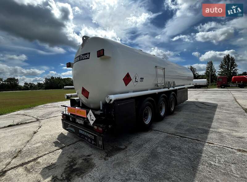 Цистерна напівпричіп Schrader Z-STA 24 2004 в Львові