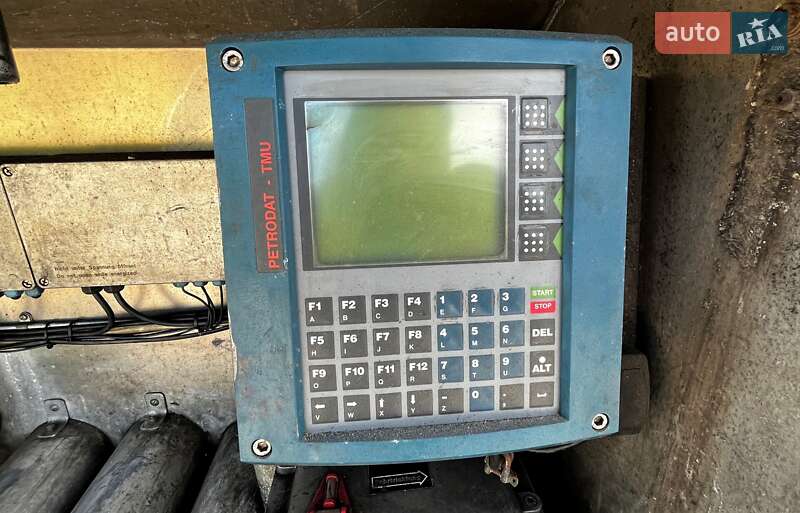 Цистерна напівпричіп Schrader Z-STA 24 2004 в Львові
