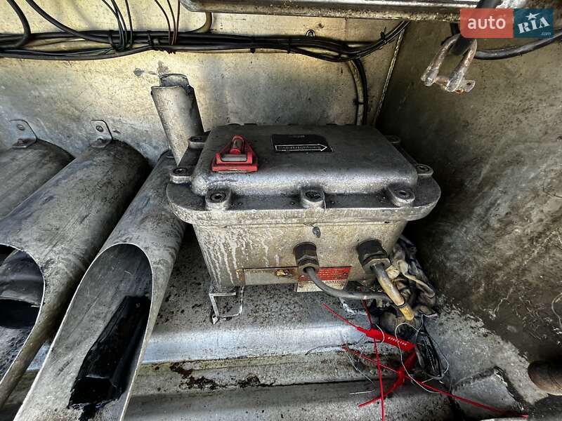 Цистерна напівпричіп Schrader Z-STA 24 2004 в Львові