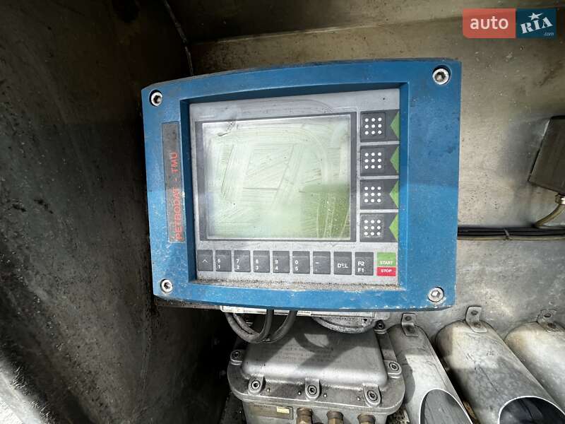 Цистерна напівпричіп Schrader Z-STA 24 2004 в Львові
