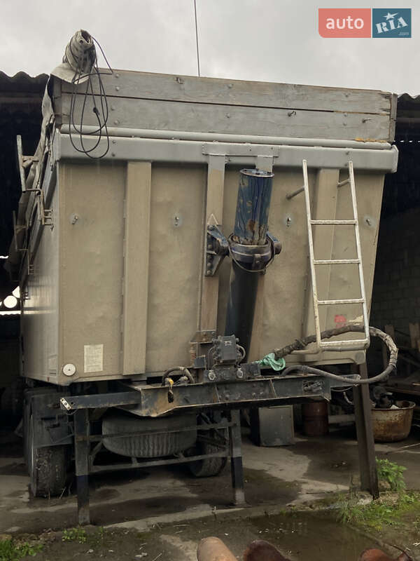 Самоскид напівпричіп Schwarzmuller 3A-3SHKSE 1997 в Кореці