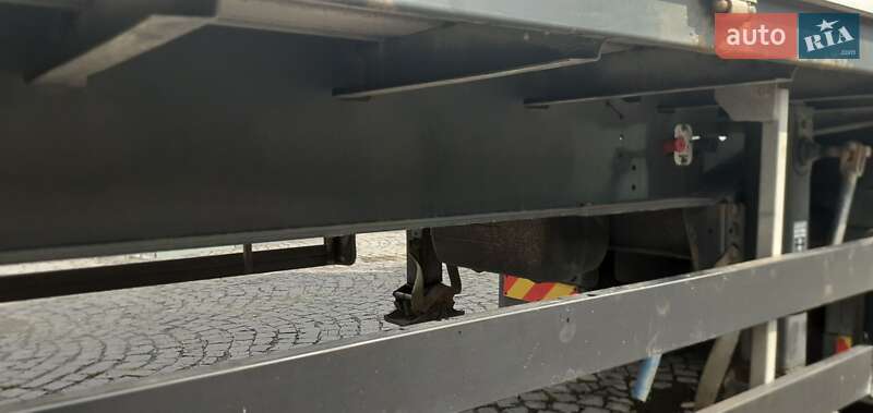 Бортовий напівпричіп Schwarzmuller J-Serie 2012 в Мукачевому