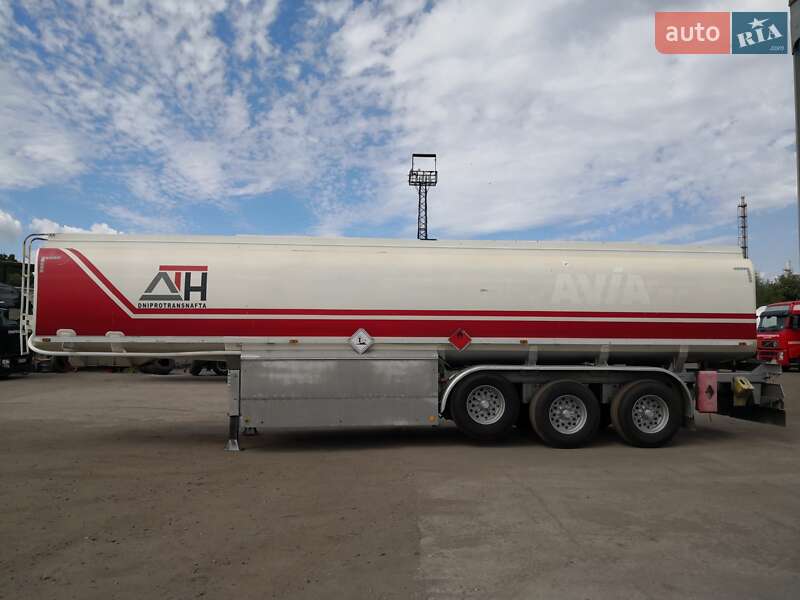 Цистерна полуприцеп Schwarzmuller J-Serie 1998 в Каменском