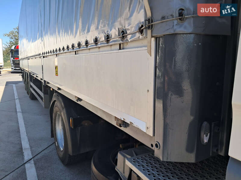 Бортовий напівпричіп Schwarzmuller J-Serie 2011 в Коломиї