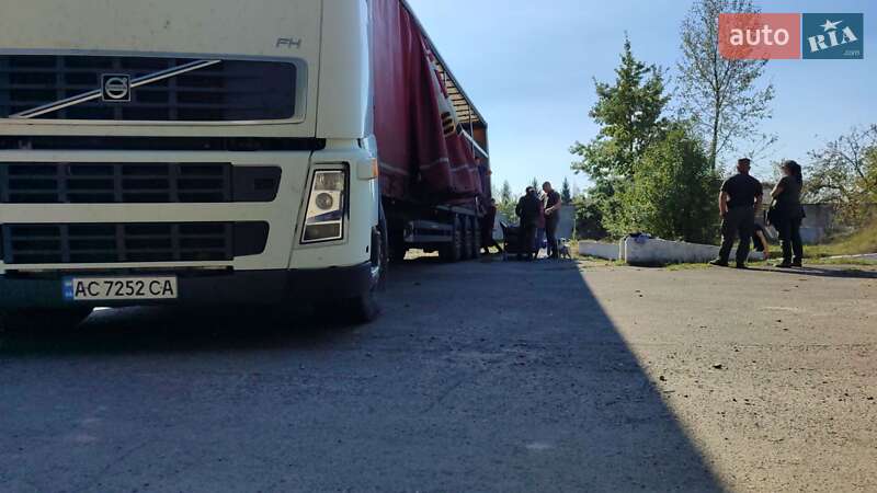 Тентований борт (штора) - напівпричіп Schwarzmuller SAF 2014 в Маневичах