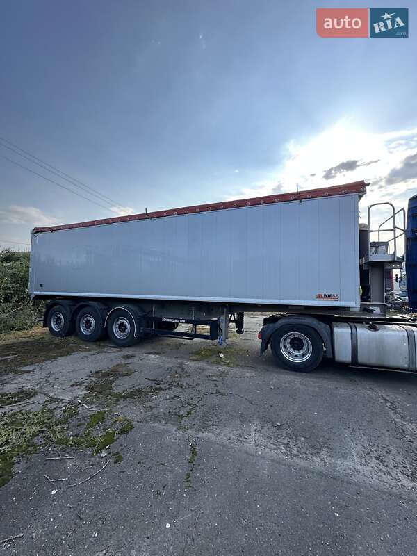 Зерновоз - полуприцеп Schwarzmuller SK 2018 в Львове