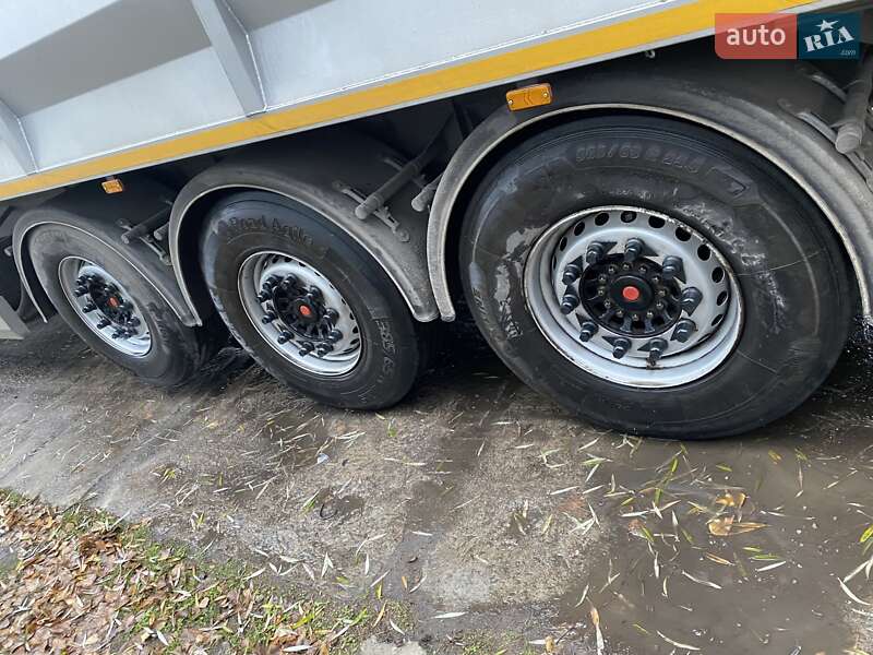Самосвал прицеп Schwarzmuller SPA-3E 2004 в Полтаве