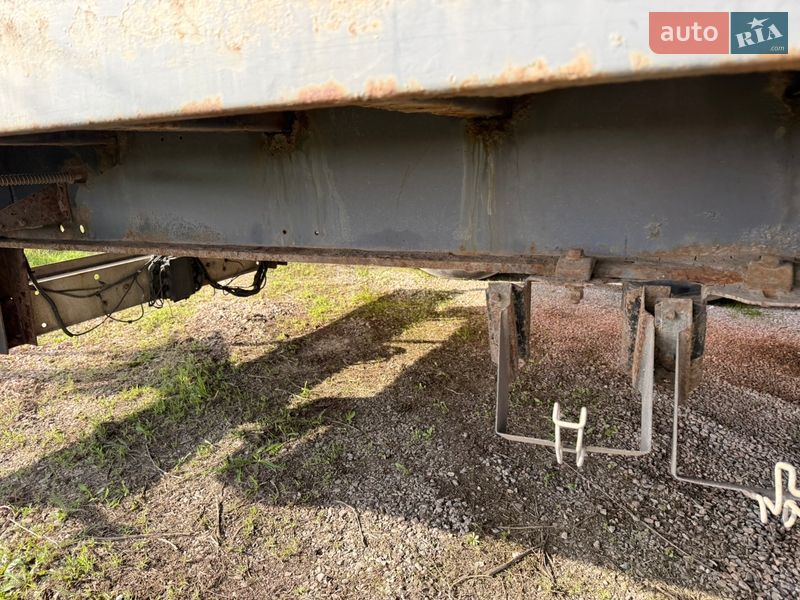 Платформа Schwarzmuller SPA-3E 2004 в Умани