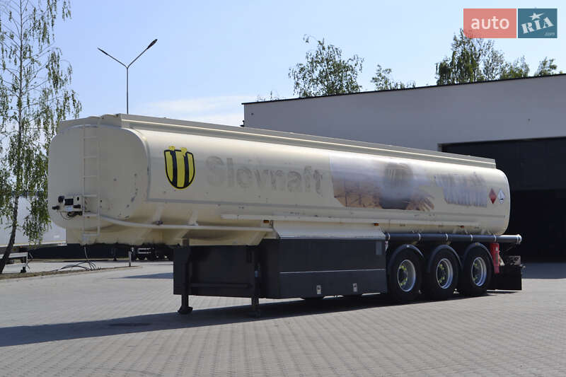 Цистерна полуприцеп Schwarzmuller TS 2006 в Хусте