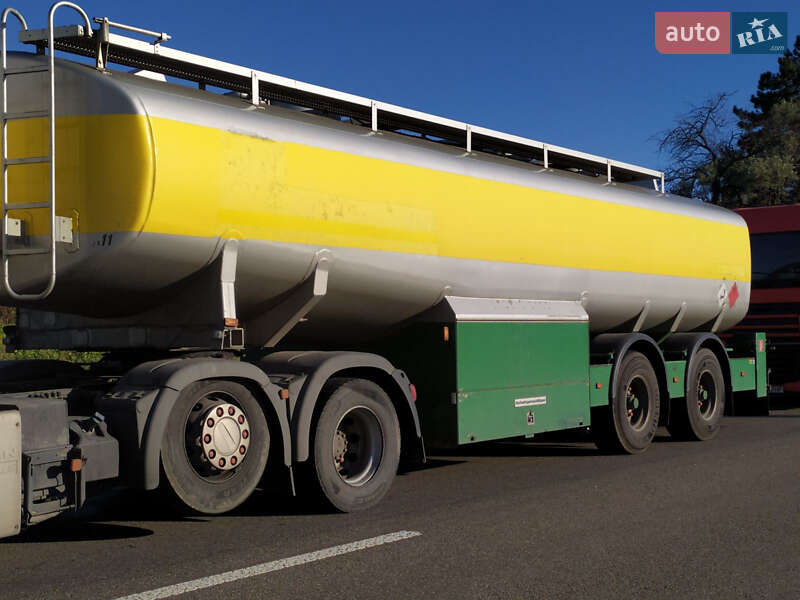 Цистерна полуприцеп Schwingenschlogel DST-30L/V2A 2001 в Ровно