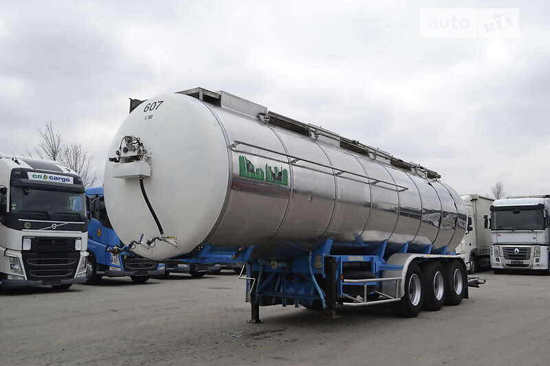 Цистерна напівпричіп Schwingenschlogel DST-30L/V2A 2003 в Хусті