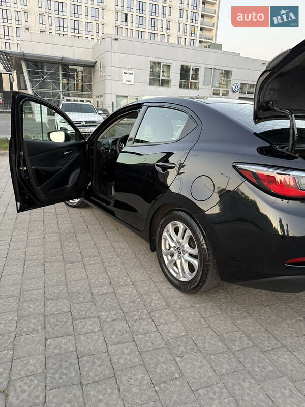 Седан Scion iA 2015 в Ивано-Франковске