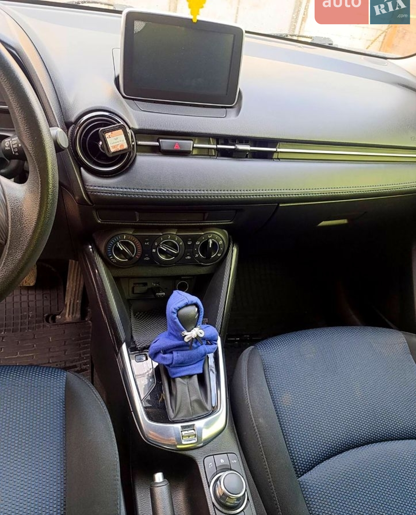 2016 Scion iA - мініатюра 3