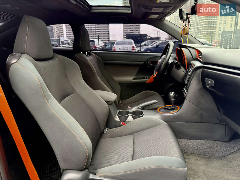 Купе Scion tC 2014 в Киеве