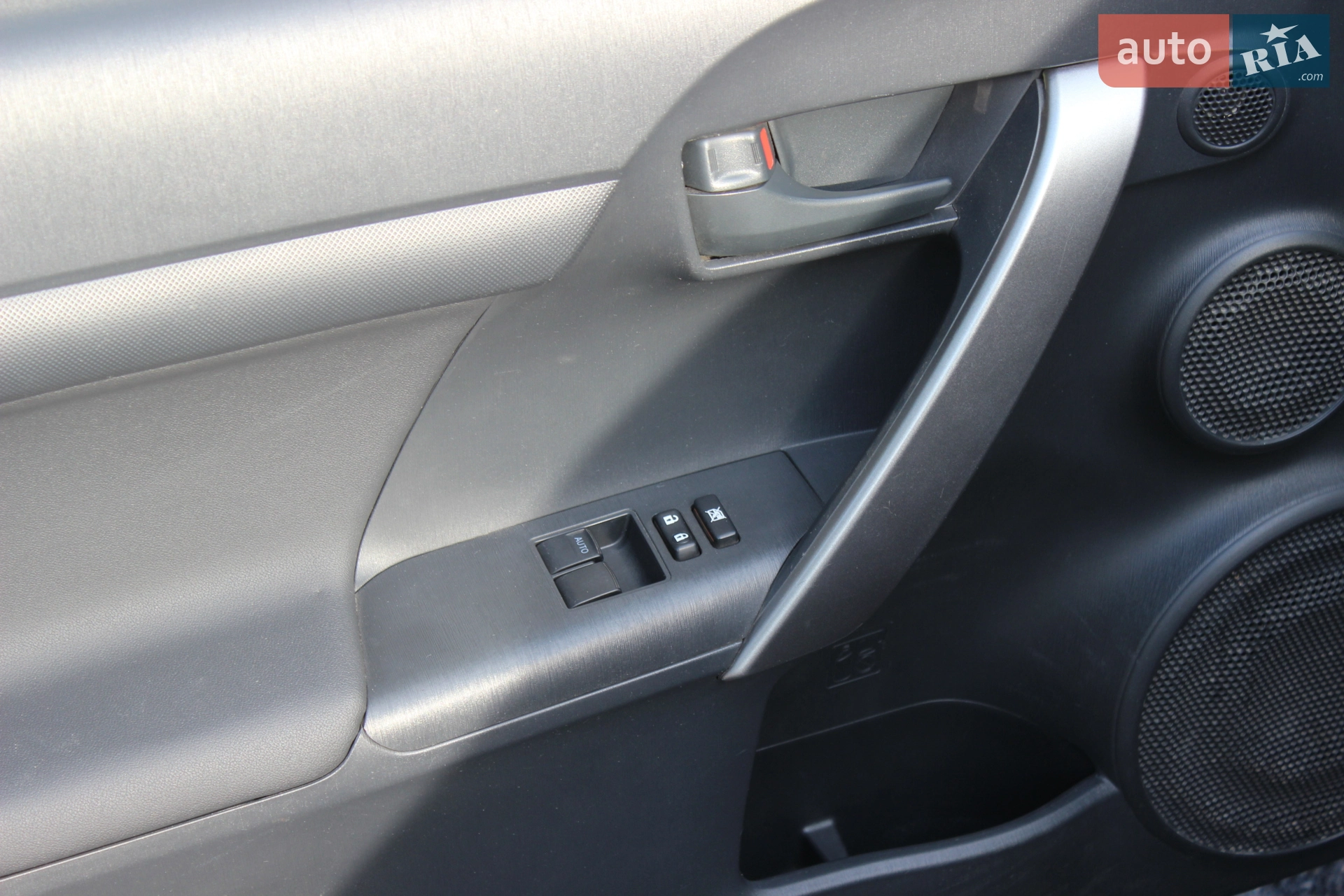 2012 Scion tC - мініатюра 13