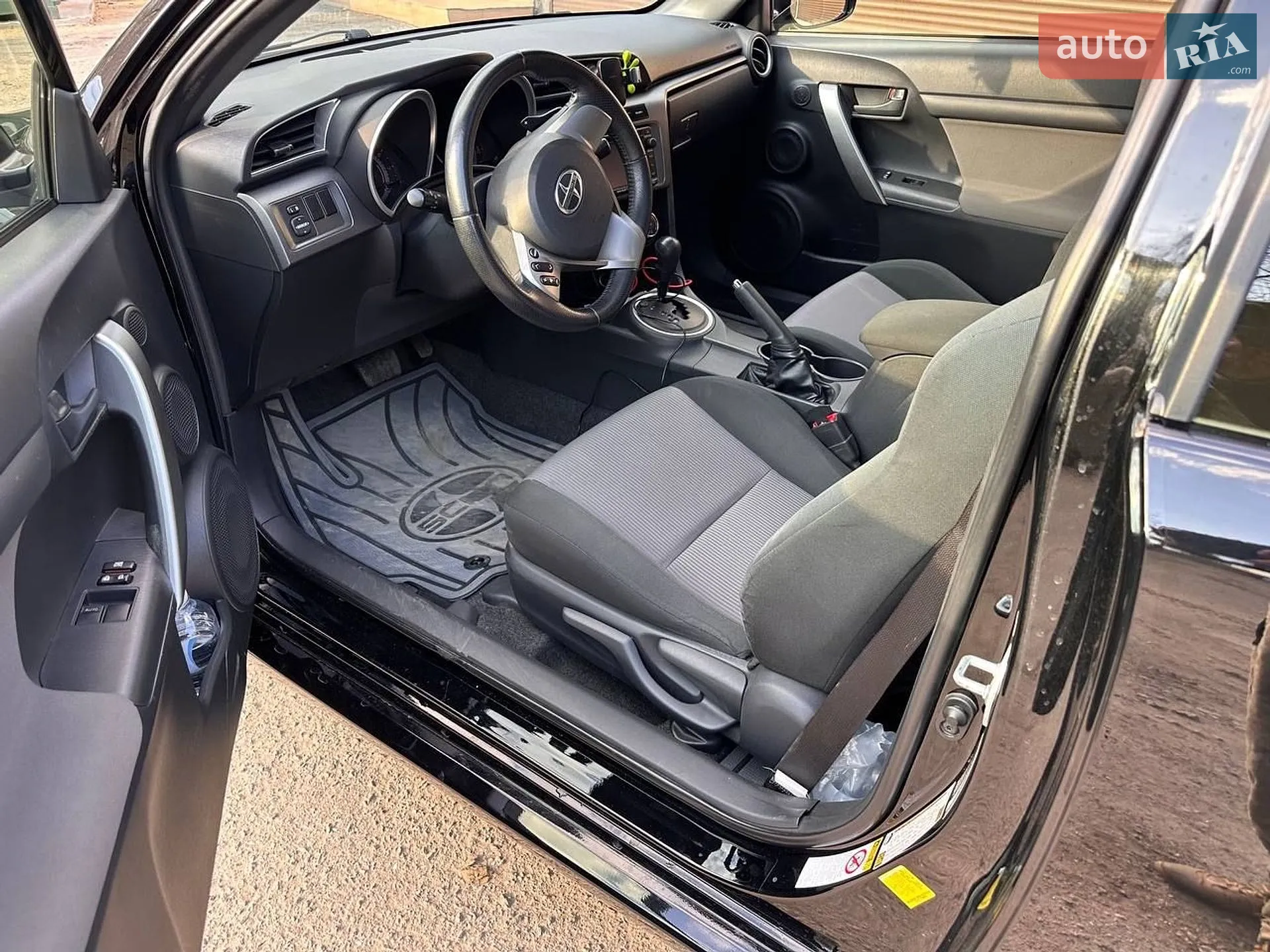 2014 Scion tC - мініатюра 6