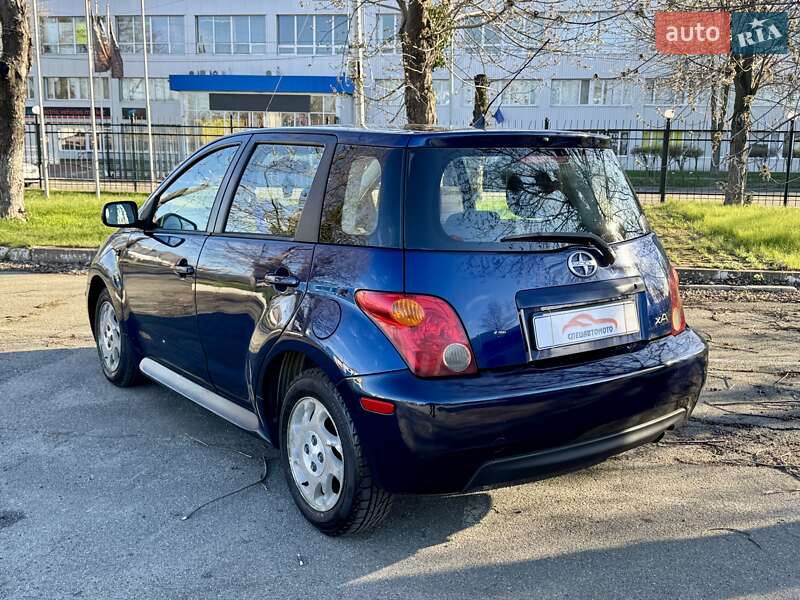 Хэтчбек Scion xA 2004 в Киеве