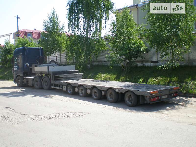 Низкорамна платформа SDC Trailers Ltd 2002 в Львові