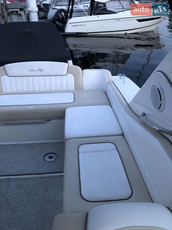 Моторная яхта Sea Ray 310 Sundancer 2012 в Киеве фото 13 Моторная яхта Sea Ray 310 Sundancer 2012 в Киеве