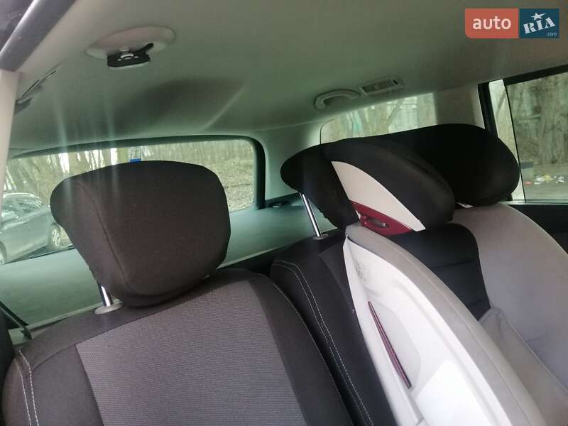 Минивэн SEAT Alhambra 2015 в Киеве