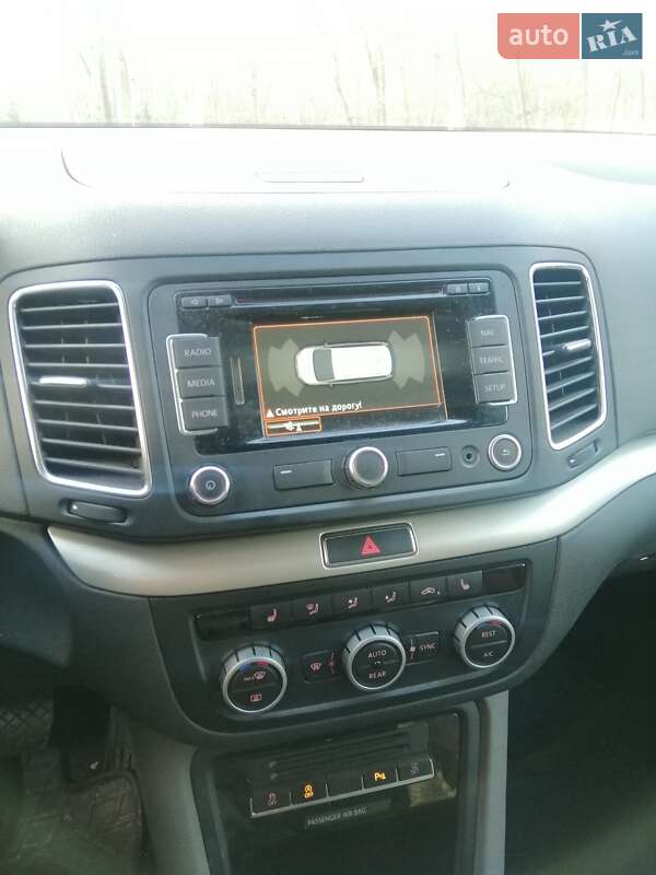 Минивэн SEAT Alhambra 2015 в Киеве