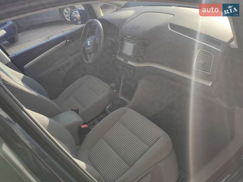 Минивэн SEAT Alhambra 2010 в Киеве