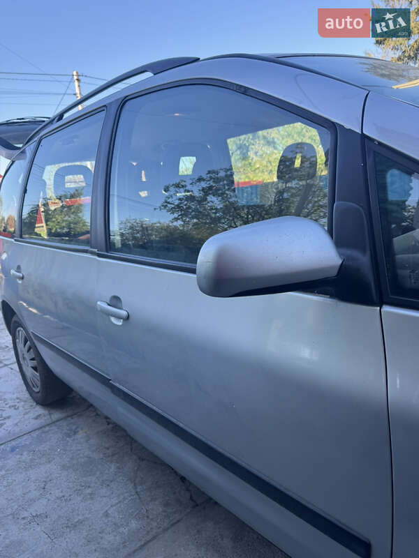 Минивэн SEAT Alhambra 2004 в Владимире