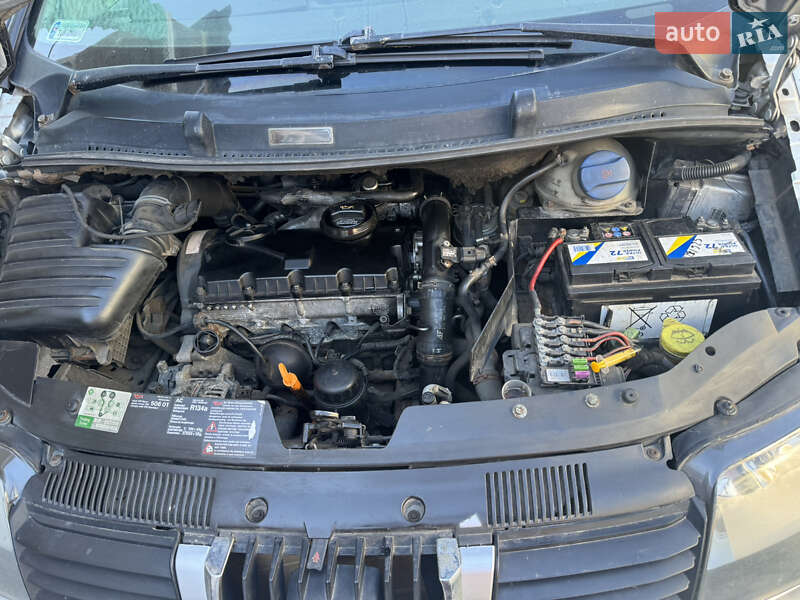 Минивэн SEAT Alhambra 2004 в Владимире