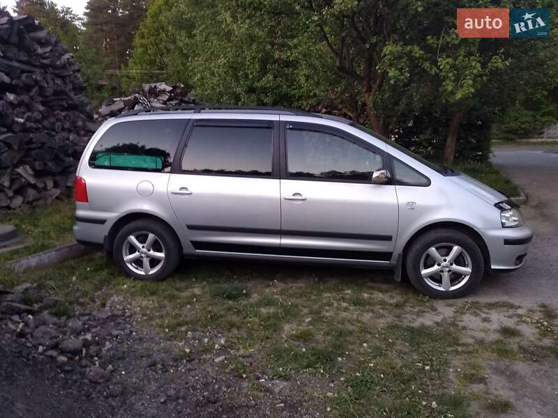 Минивэн SEAT Alhambra 2009 в Львове