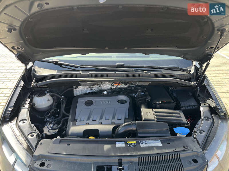 Минивэн SEAT Alhambra 2014 в Луцке