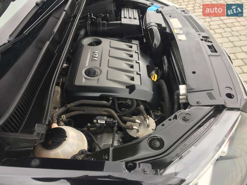 Мінівен SEAT Alhambra 2014 в Чернівцях