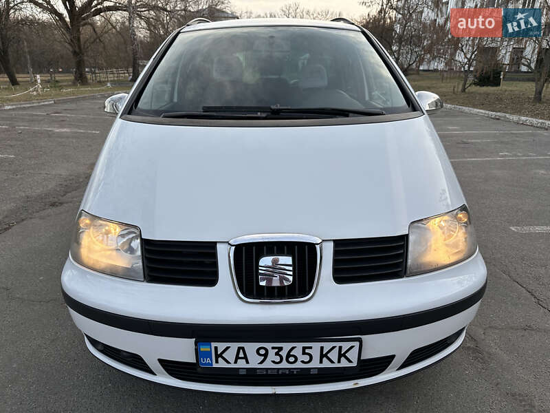 Минивэн SEAT Alhambra 2009 в Киеве