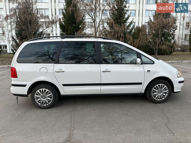 Минивэн SEAT Alhambra 2009 в Киеве