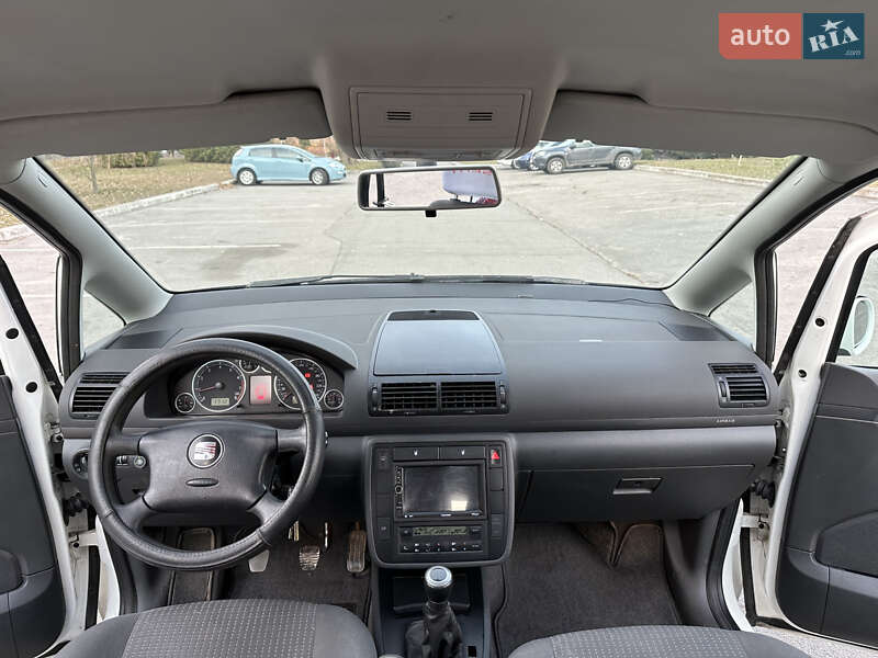 Минивэн SEAT Alhambra 2009 в Киеве