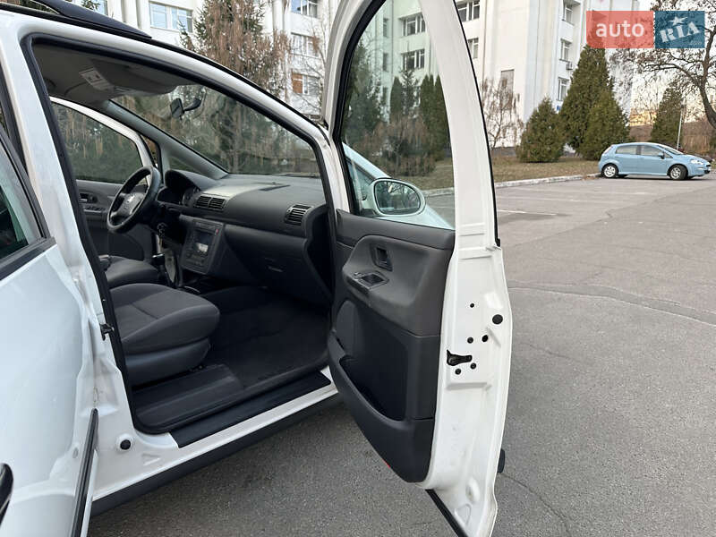Минивэн SEAT Alhambra 2009 в Киеве