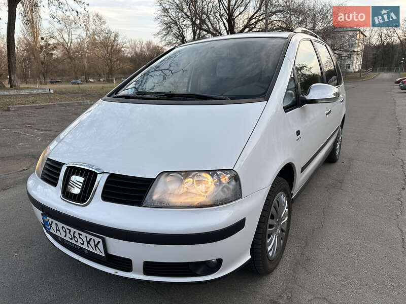 Минивэн SEAT Alhambra 2009 в Киеве
