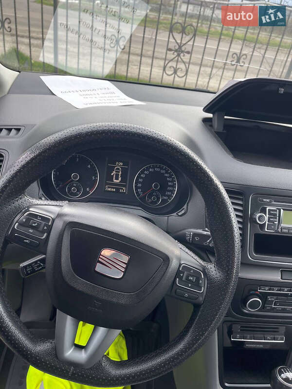 Минивэн SEAT Alhambra 2011 в Тячеве