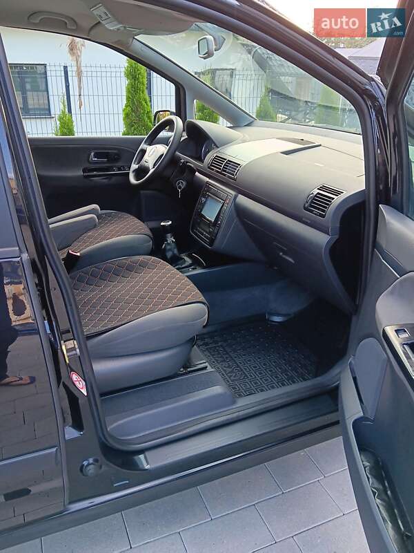 Минивэн SEAT Alhambra 2006 в Черновцах