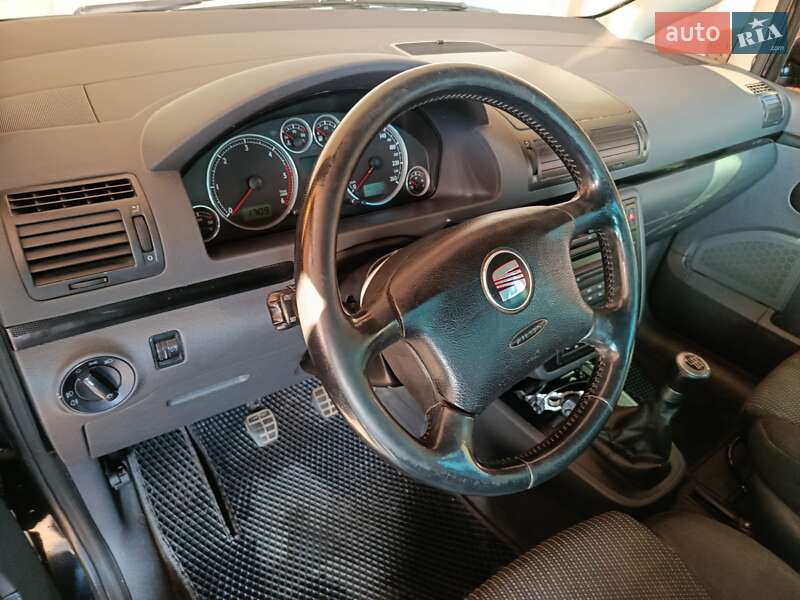 Минивэн SEAT Alhambra 2010 в Кременчуге