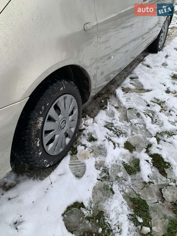 Минивэн SEAT Alhambra 2001 в Ровно