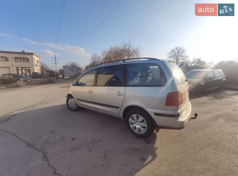 Мінівен SEAT Alhambra 2001 в Дніпрі